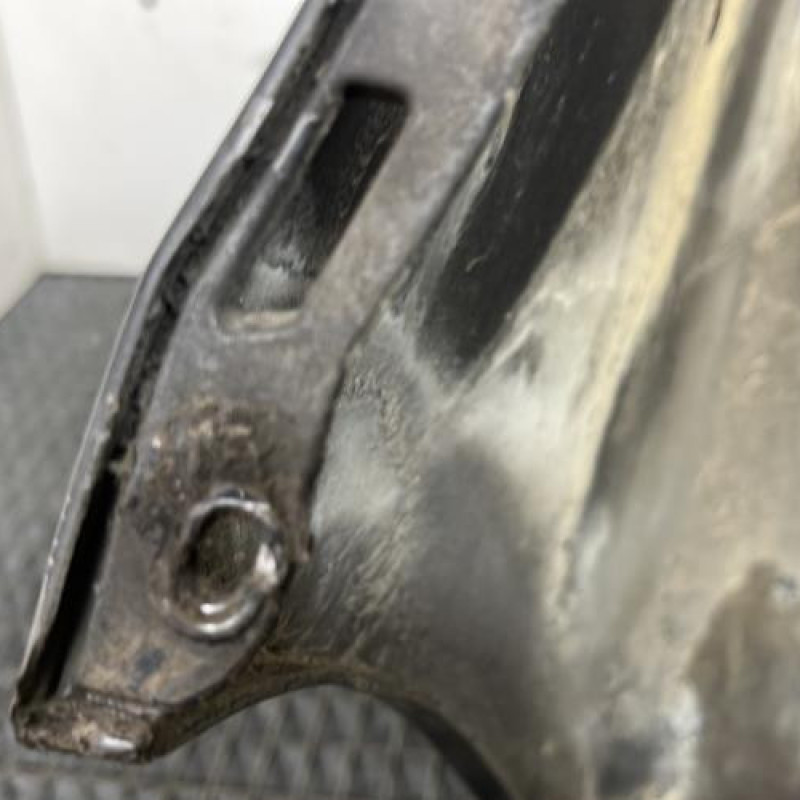 Pare choc arriere RENAULT CLIO 3 Photo n°8