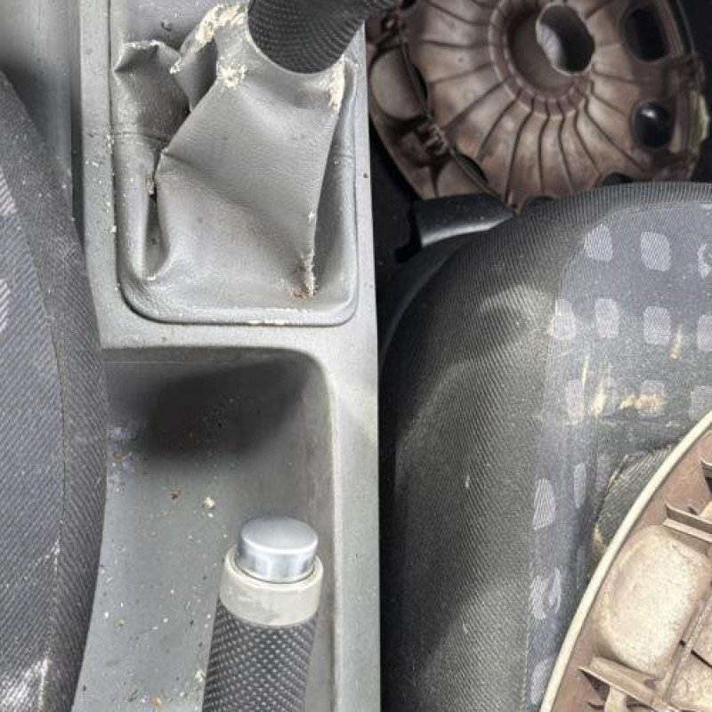 Attache ceinture avant gauche VOLKSWAGEN NEW BEETLE 1 Photo n°17