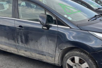 Pare choc arriere PEUGEOT 5008 1