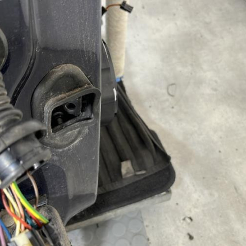 Porte arriere droit PEUGEOT 5008 1 Photo n°9