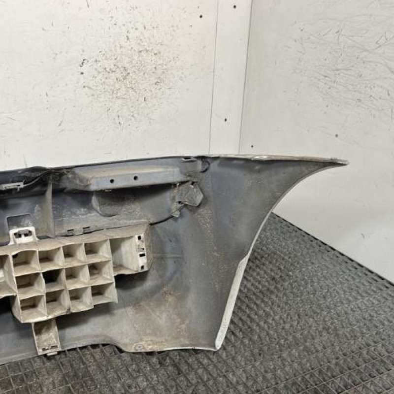 Pare choc arriere RENAULT CLIO 2 Photo n°4