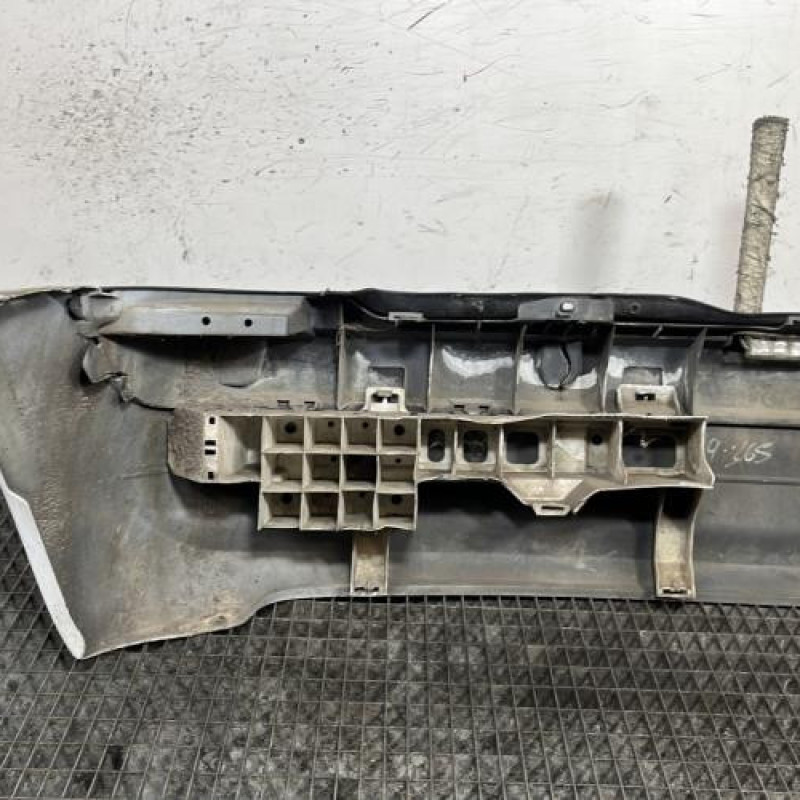 Pare choc arriere RENAULT CLIO 2 Photo n°6