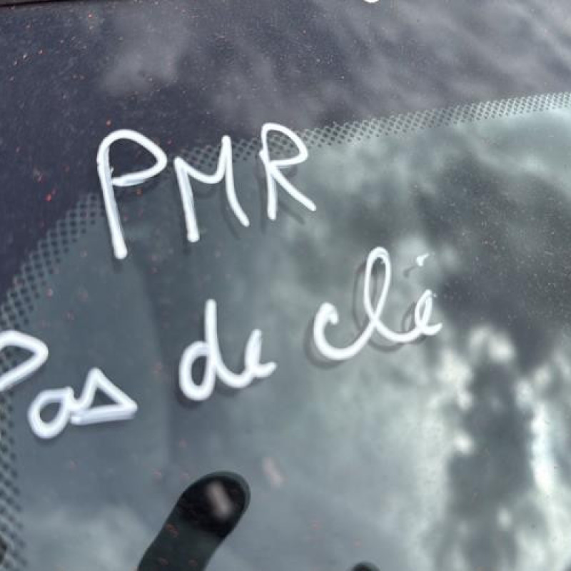 Pare choc arriere RENAULT CLIO 2 Photo n°15