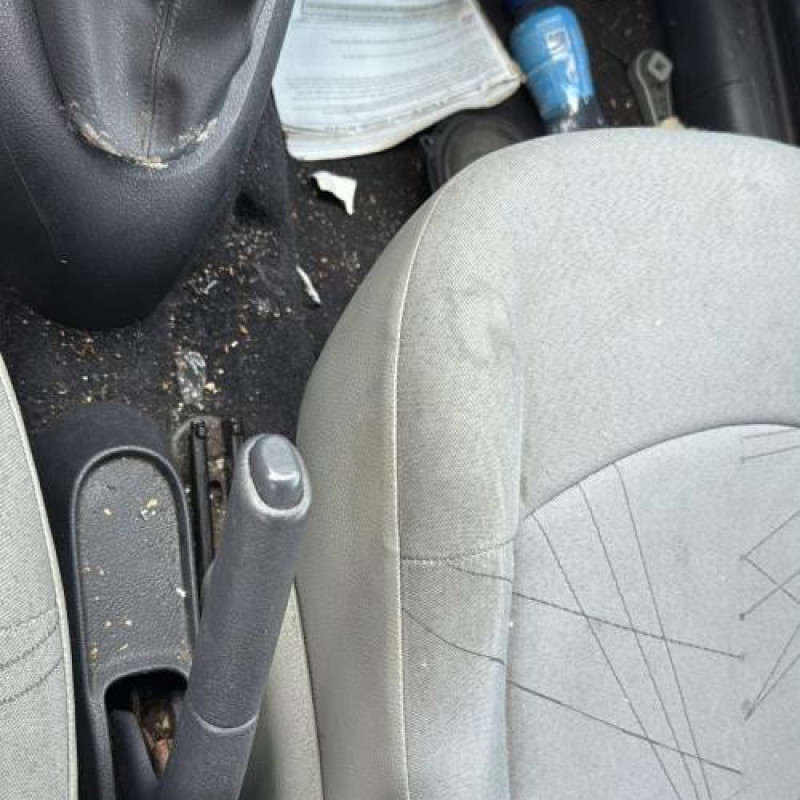 Pare choc arriere RENAULT CLIO 2 Photo n°20