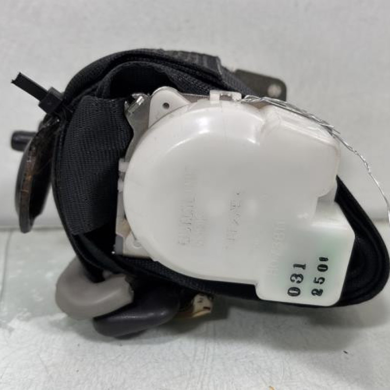 Ceinture arriere gauche TOYOTA YARIS 2 Photo n°1