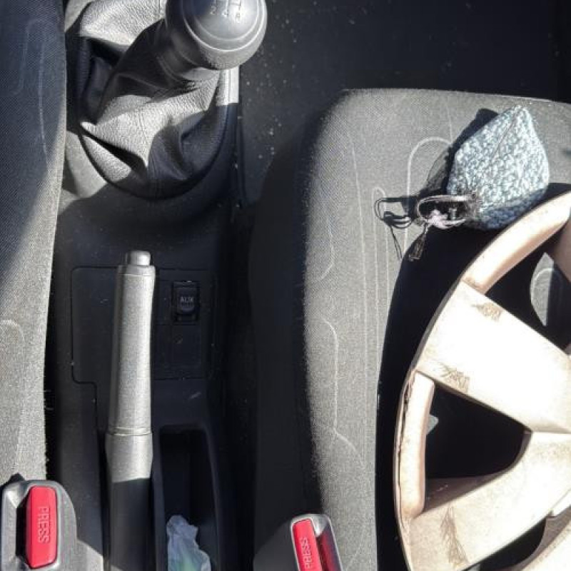 Ceinture arriere gauche TOYOTA YARIS 2 Photo n°17