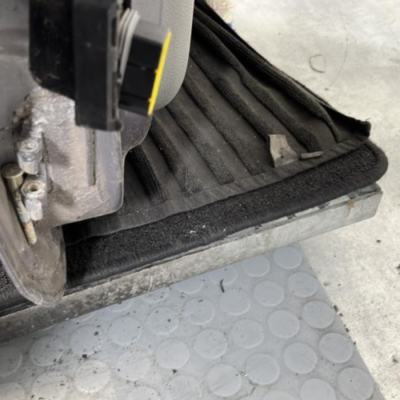 Porte avant droit RENAULT CLIO 2 Photo n°6