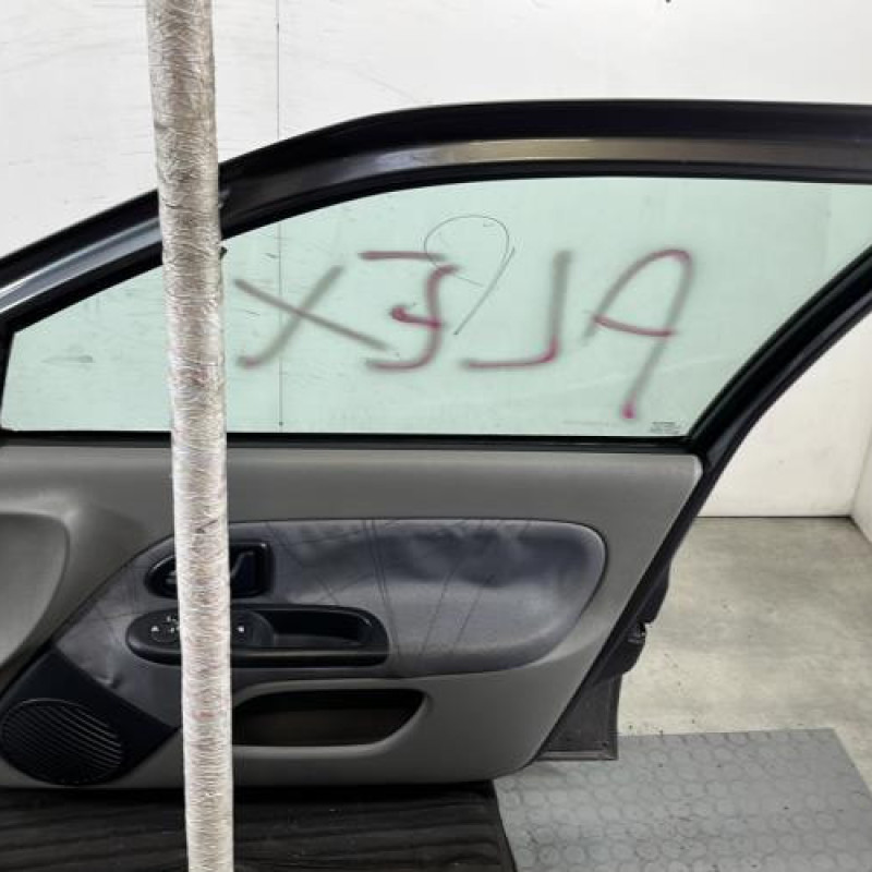 Porte avant droit RENAULT CLIO 2 Photo n°7