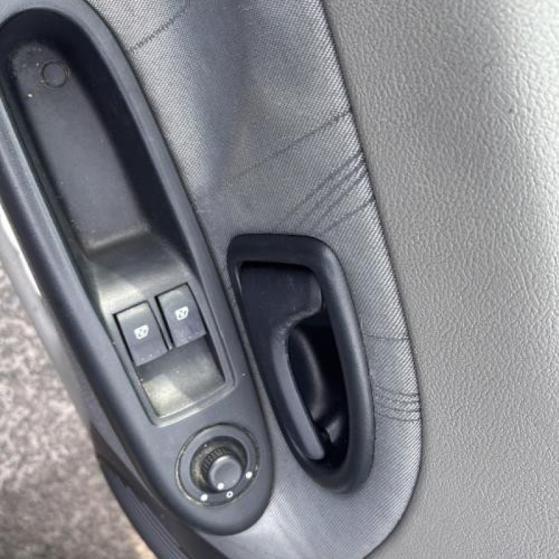 Porte avant droit RENAULT CLIO 2 Photo n°16