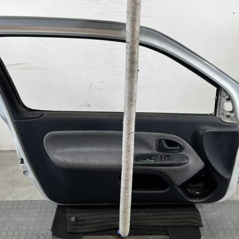 Porte avant gauche RENAULT CLIO 2 Photo n°8