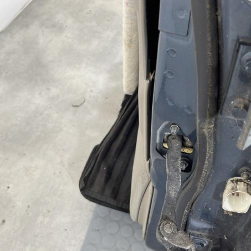 Porte avant gauche VOLVO XC 70 1 CROSS COUNTRY Photo n°4