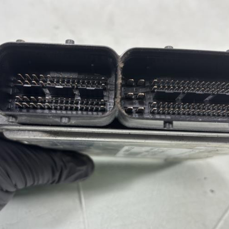 Calculateur moteur VOLKSWAGEN GOLF 6 Photo n°4