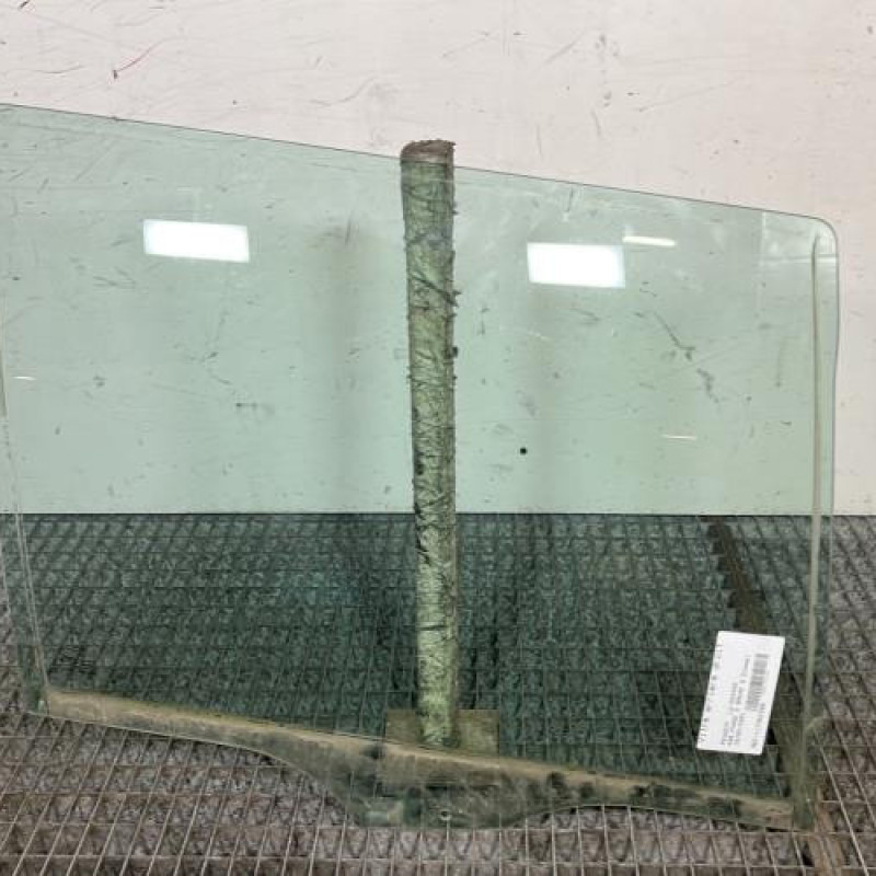 Vitre arriere droit PEUGEOT 406 Photo n°1