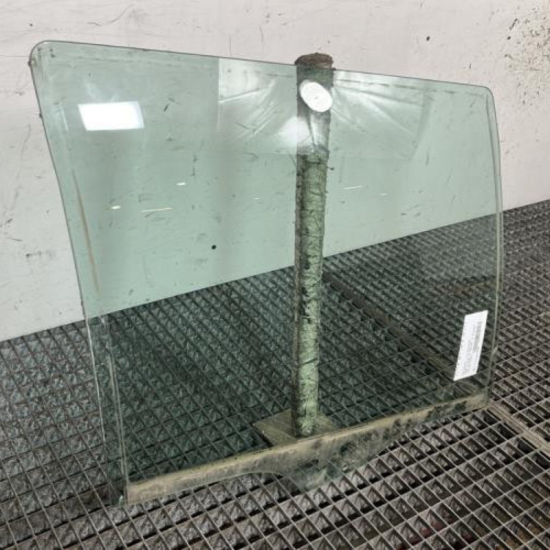 Vitre arriere droit PEUGEOT 406 Photo n°3