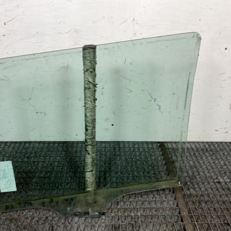 Vitre arriere droit PEUGEOT 406 Photo n°4