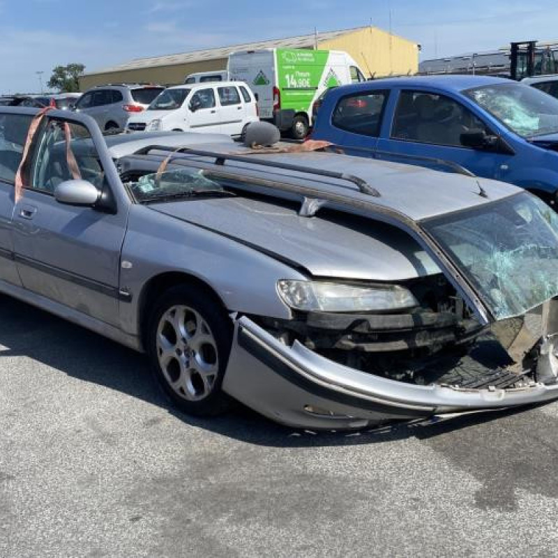 Vitre arriere droit PEUGEOT 406 Photo n°6