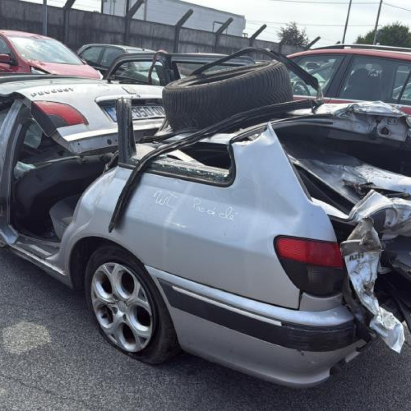 Vitre arriere droit PEUGEOT 406 Photo n°14