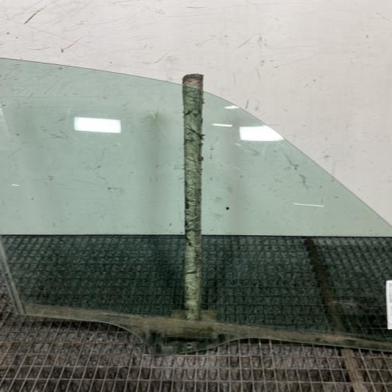 Vitre avant droit PEUGEOT 406 Photo n°1