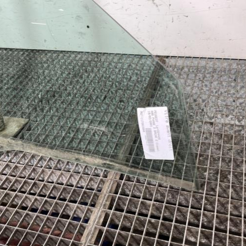 Vitre avant droit PEUGEOT 406 Photo n°2