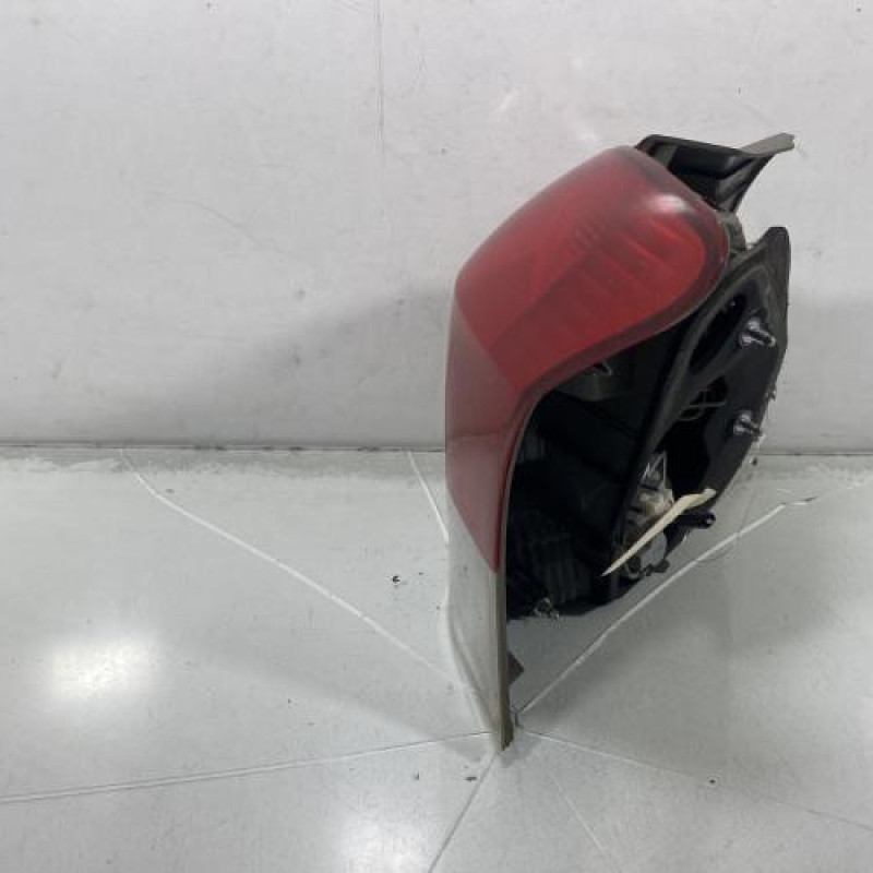 Feu arriere principal droit (feux) TOYOTA YARIS 2 Photo n°4