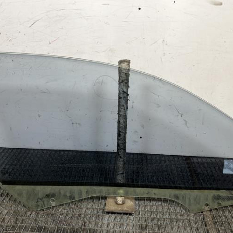 Vitre avant gauche BMW SERIE 3 E46 Photo n°4