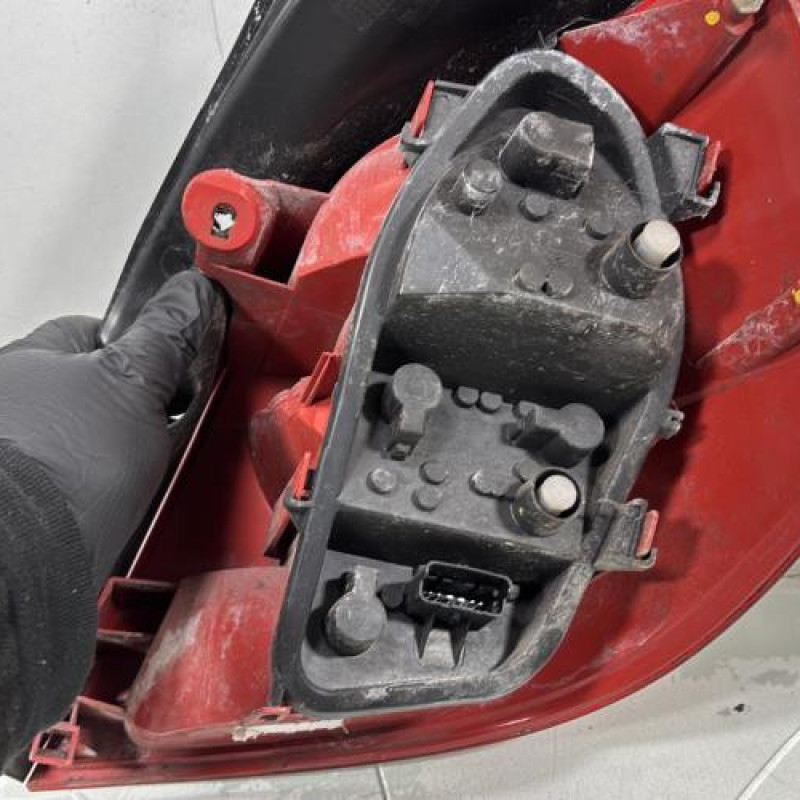 Feu arriere principal gauche (feux) RENAULT CLIO 3 Photo n°3