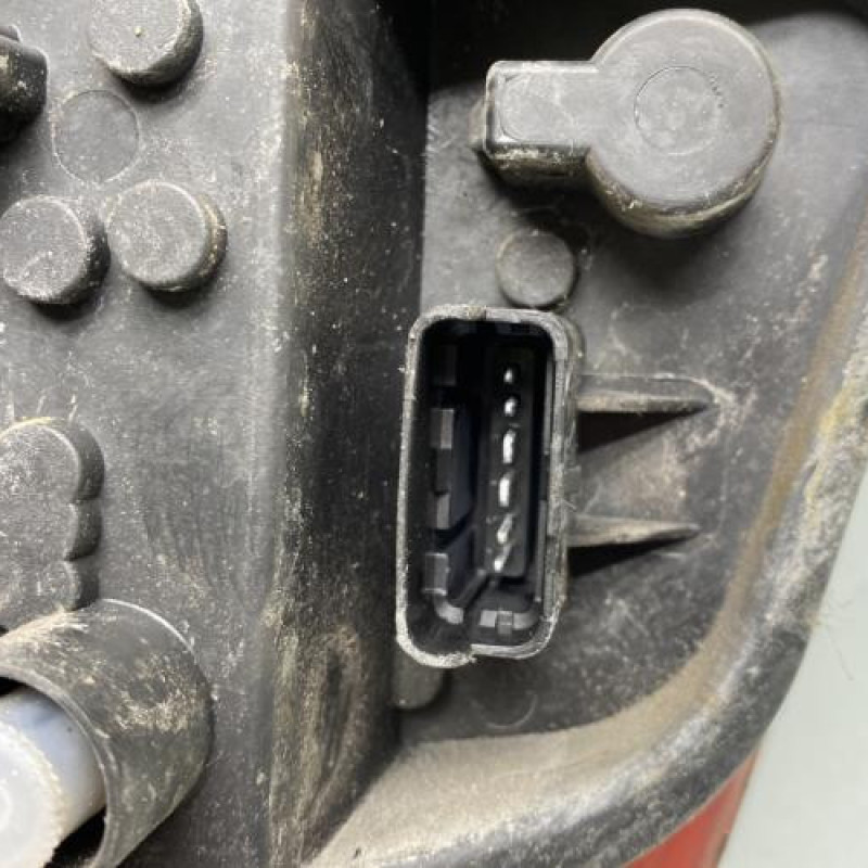 Feu arriere principal droit (feux) RENAULT CLIO 3 Photo n°3