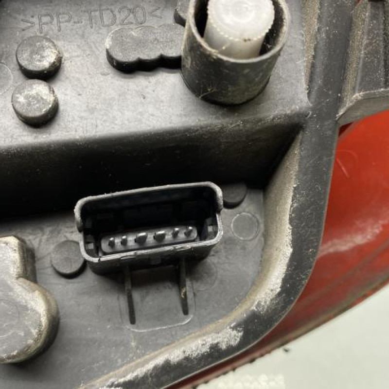 Feu arriere principal gauche (feux) RENAULT CLIO 3 Photo n°3