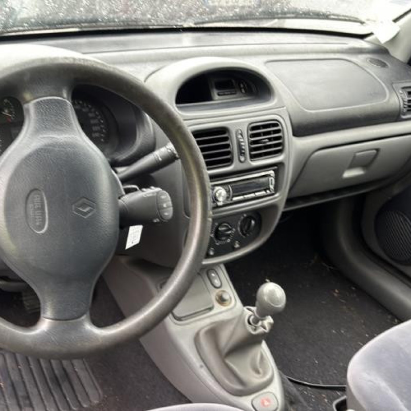 Feu arriere principal gauche (feux) RENAULT CLIO 2 Photo n°19