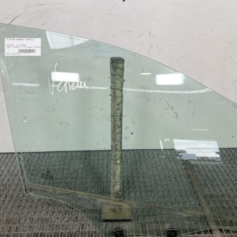 Vitre avant droit PEUGEOT 208 1 Photo n°1