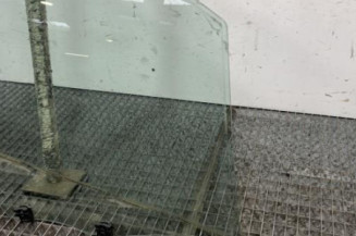 Vitre avant droit PEUGEOT 208 1