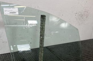 Vitre avant droit PEUGEOT 208 1