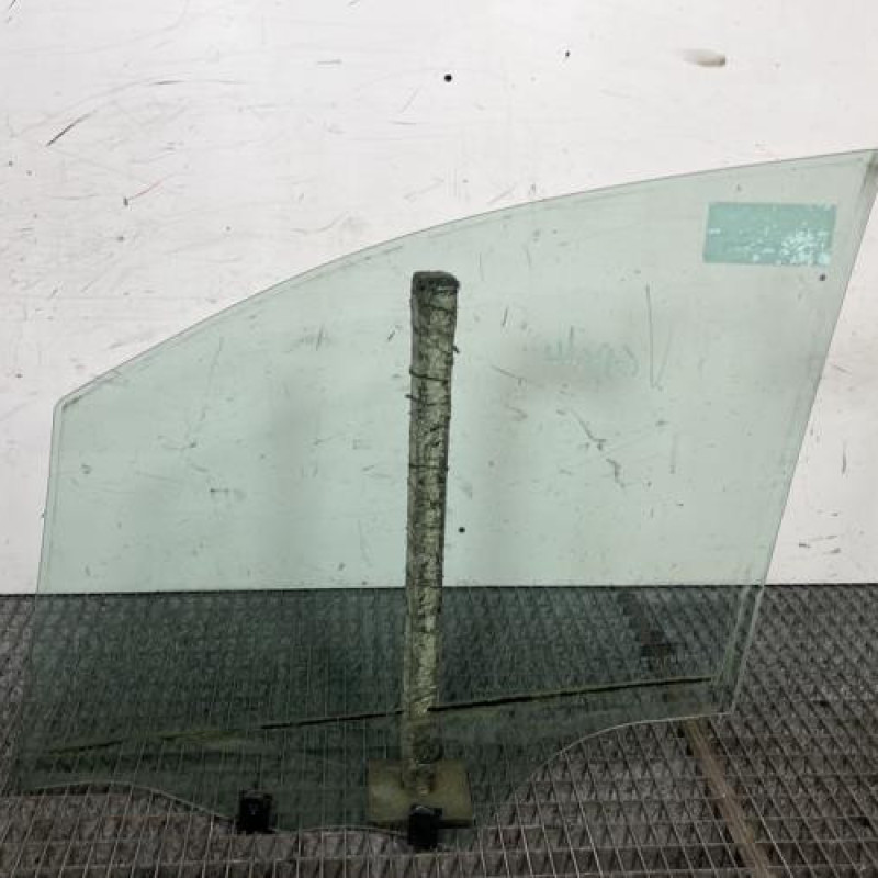 Vitre avant droit PEUGEOT 208 1 Photo n°4
