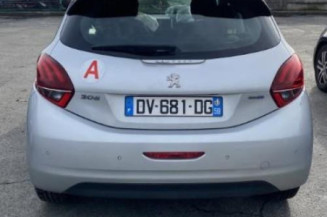 Vitre avant droit PEUGEOT 208 1