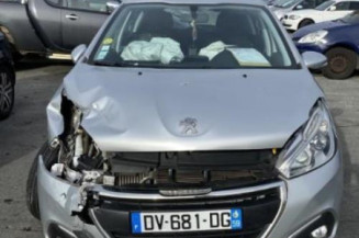 Vitre avant droit PEUGEOT 208 1