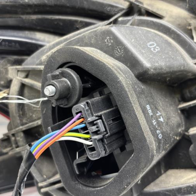 Feu arriere principal droit (feux) PEUGEOT 208 1 Photo n°7