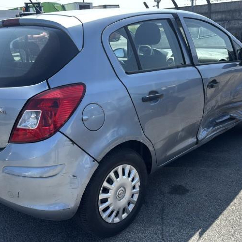 Feu arriere principal droit (feux) OPEL CORSA D Photo n°6