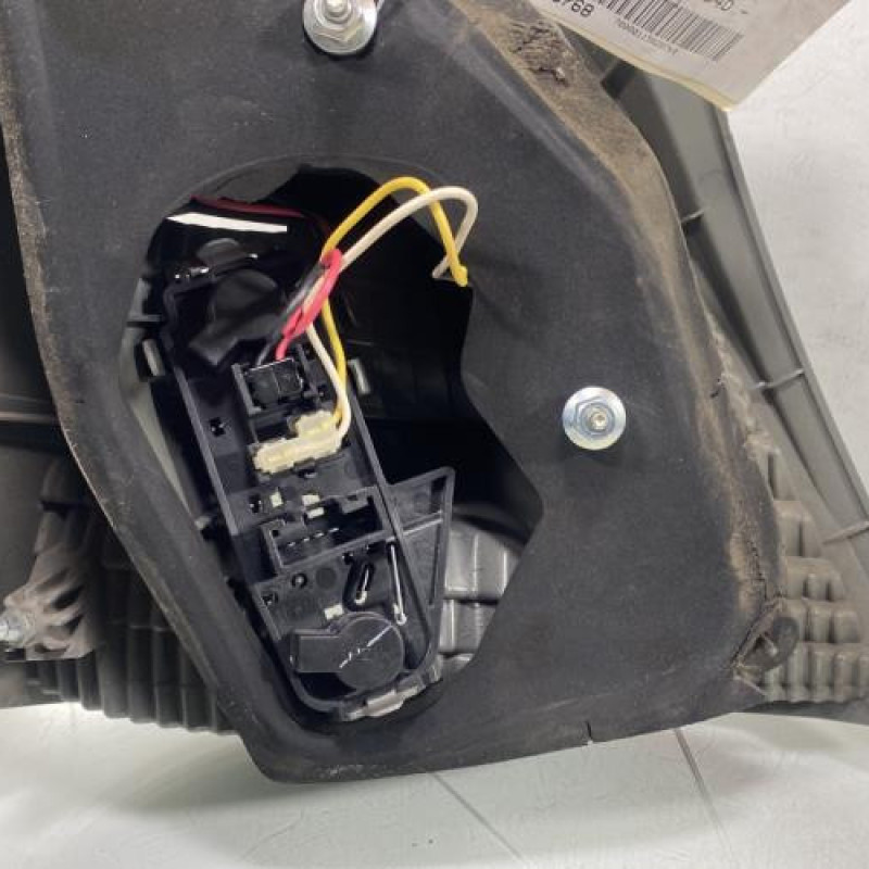 Feu arriere principal droit (feux) TOYOTA YARIS 2 Photo n°3