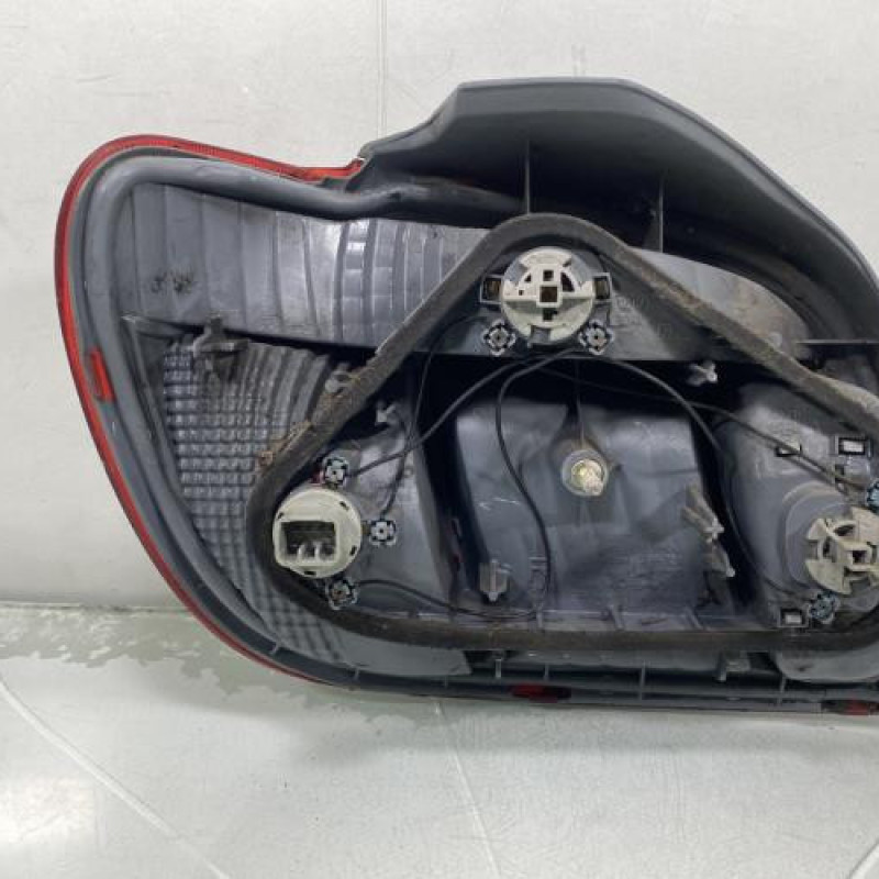 Feu arriere principal droit (feux) TOYOTA YARIS 1 Photo n°3