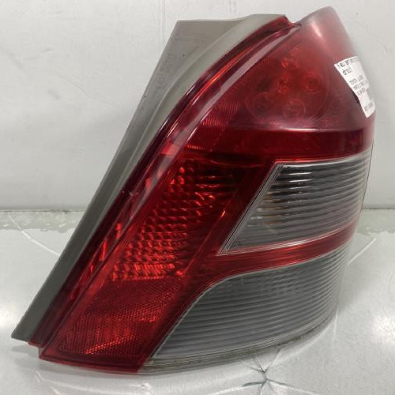 Feu arriere principal droit (feux) TOYOTA YARIS 2 Photo n°1