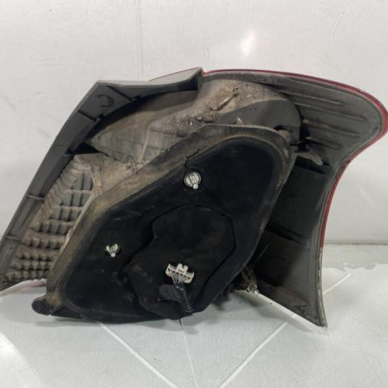 Feu arriere principal gauche (feux) TOYOTA YARIS 2 Photo n°2