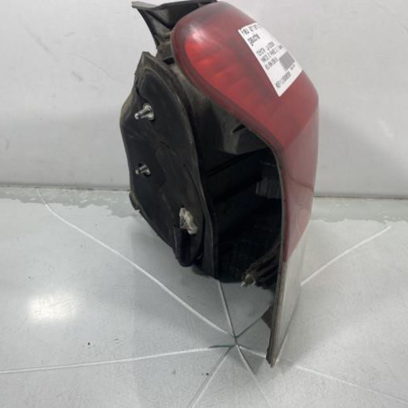 Feu arriere principal gauche (feux) TOYOTA YARIS 2 Photo n°3