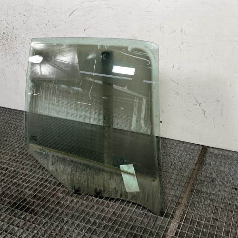 Vitre arriere droit RENAULT CLIO 2 Photo n°3