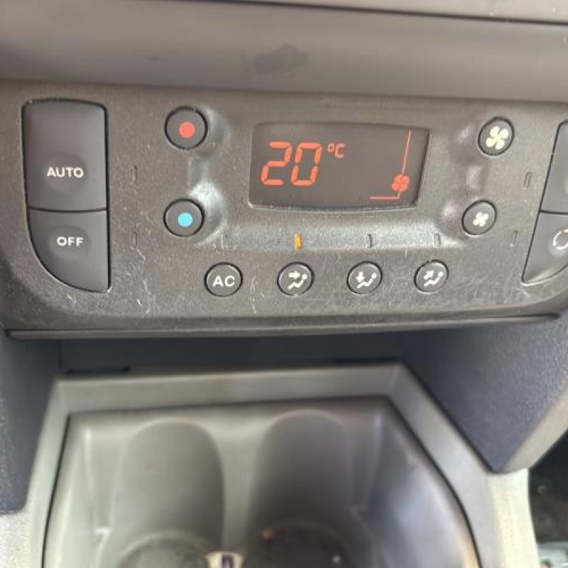 Vitre arriere droit RENAULT CLIO 2 Photo n°18