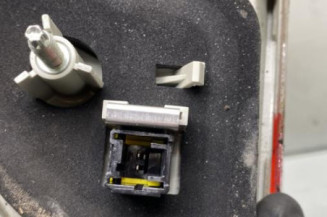 Feu arriere secondaire gauche (feux) PEUGEOT 2008 1