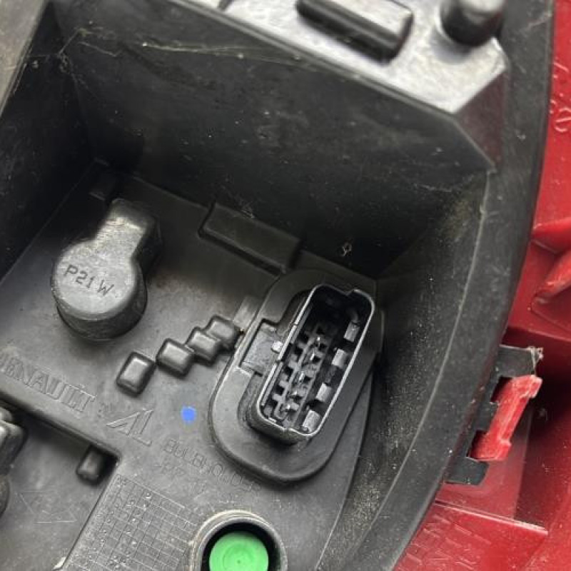 Feu arriere principal gauche (feux) RENAULT CLIO 3 Photo n°6