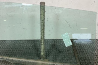 Vitre arriere droit PEUGEOT 5008 1 Photo n°1