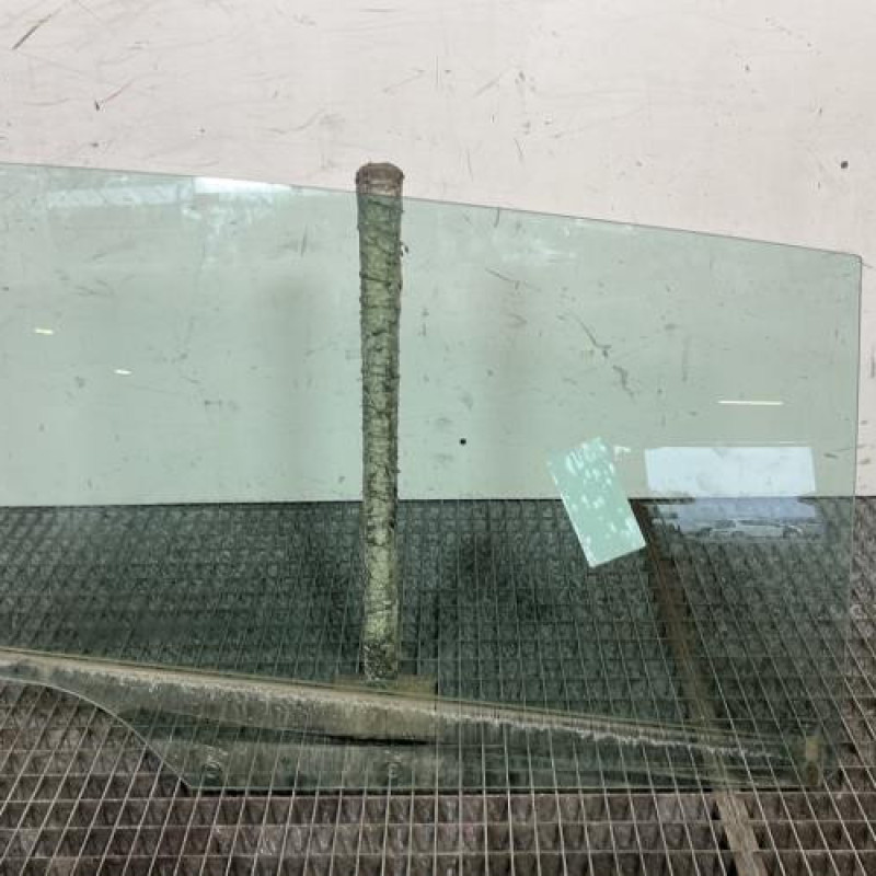 Vitre arriere droit PEUGEOT 5008 1 Photo n°1