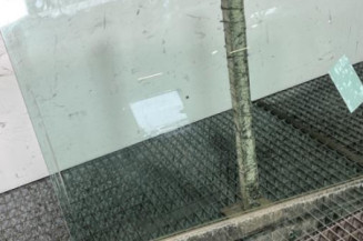 Vitre arriere droit PEUGEOT 5008 1