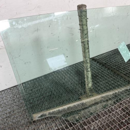 Vitre arriere droit PEUGEOT 5008 1